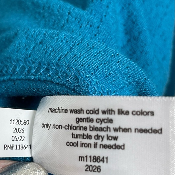 NWOT LANE BRYANT Classic Long-Sleeve Square-Neck With Keyhole Top Size 22/24 - Picture 8 of 8